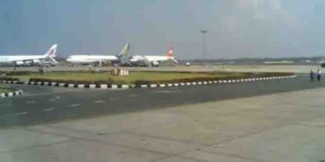 മുംബൈ- തിരുവനന്തപുരം എയർ ഇന്ത്യ വിമാനം ലാൻ്റ് ചെയ്തു; ബോംബ് ഭീഷണിയെ തുടർന്ന് വിശദമായ പരിശോധന നടത്തും