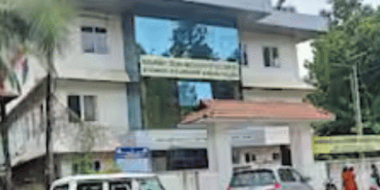 വ്യാജ രേഖയുണ്ടാക്കി പണം തട്ടിയ സംഭവം ; പഞ്ചായത്ത് സെക്രട്ടറിക്ക് 12 വർഷം തടവും പിഴയും