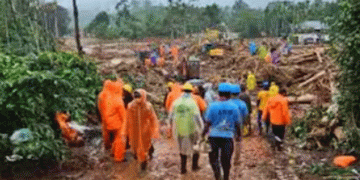 രക്ഷാപ്രവർത്തനത്തിന്റെ നാലാം ദിവസം സൈന്യത്തിന്‍റെ തിരച്ചിലിൽ നാല് പേരെ ജീവനോടെ രക്ഷപെടുത്തി