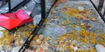 ഹോട്ടലിൽ പാർസൽ വാങ്ങാൻ വന്ന രണ്ട് യുവാക്കൾ തമ്മിൽ തർക്കം; ഒടുവിൽ ഹോട്ടൽ തന്നെ അടിച്ചുതകർത്തു