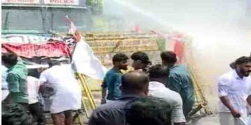 മുഖ്യമന്ത്രി രാജിവെക്കണം; യൂത്ത് കോൺ​ഗ്രസിൻ്റെ സെക്രട്ടേറിയറ്റ് മാർച്ചിൽ സംഘർഷം, ജലപീരങ്കി പ്രയോ​ഗിച്ച് പൊലീസ്