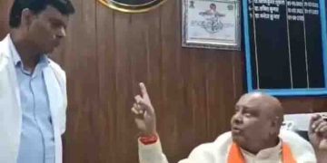 ഒരു രൂപക്ക് പകരം രണ്ട് രൂപ ഈടാക്കി, എംഎൽഎയുടെ മിന്നൽ സന്ദർശനത്തില്‍ സിഎച്ച്സി ഫാർമസിസ്റ്റിന്റെ ജോലി തെറിച്ചു