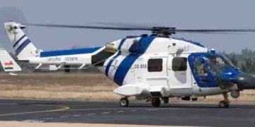 രക്ഷാപ്രവർത്തനത്തിന് പോയ കോസ്റ്റ്ഗാർഡ് ഹെലികോപ്ടർ അറബിക്കടലിലേക്ക് കുപ്പുകുത്തി, 3 പേരെ കാണാതായി