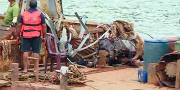 ഗം​ഗാവലിപുഴയിൽ നിന്ന് ഡ്രഡ്ജിങ്ങിൽ ക്രാഷ് ഗാർഡ് കിട്ടി; അർജുൻ്റെ ലോറിയുടേതെന്ന് മനാഫ്, തെരച്ചിൽ തുടരുന്നു