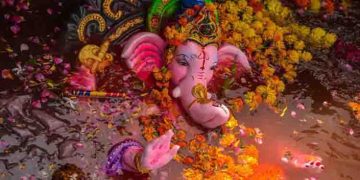 നിമജ്ജനം ചെയ്ത ഗണേശ വിഗ്രത്തിൽ നിന്ന് 4 ലക്ഷത്തിൻ്റെ സ്വർണമാല എടുക്കാൻ മറന്നു; കുടുംബം ജലസംഭരണി വറ്റിച്ചു