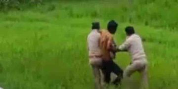 ഓട്ടോയിൽ നിന്നും വിലങ്ങ് അഴിച്ച് ഓടി, ഒടുവിൽ പാടത്തിട്ട് പിടികൂടി; പോലീസിന്‍റെ സാഹസിക വീഡിയോ വൈറൽ