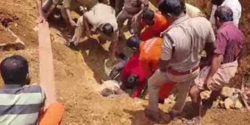 നെയ്യാറ്റിൻകരയിൽ മണ്ണിടിഞ്ഞ് വൻ അപകടം; മണ്ണിനടിയിൽ കുടുങ്ങിയ ആളെ രക്ഷിക്കാൻ ശ്രമം