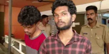 പെൺകുട്ടിയെ വലിച്ചിഴച്ച് കാറിൽ കയറ്റി; ബന്ധു തടയാൻ ശ്രമിച്ചതോടെ കാറിടിപ്പിച്ചു തെറിപ്പിച്ചു,യുവാക്കൾ അറസ്റ്റിൽ