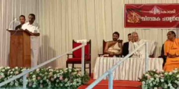 ഗവര്‍ണറെ പുകഴ്ത്തി തിരുവഞ്ചൂര്‍ രാധാകൃഷ്ണൻ; ‘എല്ലാ വിഘ്നങ്ങളും മാറി അടുത്ത 5 വര്‍ഷം കൂടി തുടരാനാകട്ടെ’