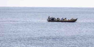 ഒഴുകി നടന്ന ബോട്ടിൽ നിന്ന് ദുർഗന്ധം, കണ്ടെത്തിയത് 30ലേറെ മൃതദേഹം, മിക്കവയും തിരിച്ചറിയാനാവാത്ത നിലയിൽ