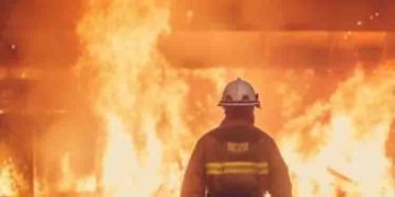 കടയിൽ ആളുകൂടി, തിരക്ക് ഒഴിവാക്കാൻ പരിസരത്ത് തീയിട്ട് യുവാവ്, ജയിൽ ശിക്ഷ, തീരുമ്പോൾ നല്ലനടപ്പും