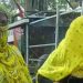 റെയിൽവേ സ്റ്റേഷൻ പരിസരത്ത് 2 സ്ത്രീകൾ, പൊലീസിന് സംശയം, ചോദ്യംചെയ്തു, പൊക്കിയത് 12 കിലോ കഞ്ചാവ്