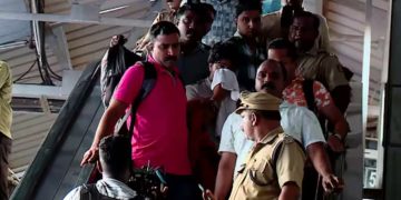 കണ്ടെത്തിയത് 15 ഐ ഫോണുകളുൾപ്പെടെ 23 മൊബൈൽ ഫോണുകൾ; പ്രതികളെ കൊച്ചിയിൽ എത്തിച്ചു, ‘കൂടുതൽ പേർക്കായി അന്വേഷണം’