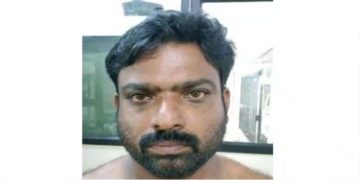 മക്കളുടെ മുന്നിലിട്ട് ഭാര്യയെ വെട്ടി പരിക്കേൽപ്പിച്ച ശേഷം ഒളിവിൽപോയ യുവാവ് ഈറോഡിലെ ഉൾഗ്രാമത്തിൽ നിന്ന് പിടിയിൽ