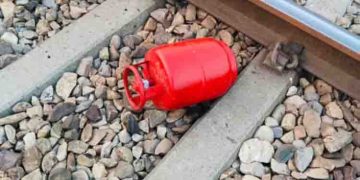 വീണ്ടും അട്ടിമറി ശ്രമം? കരസേന പതിവായി ഉപയോഗിക്കുന്ന റെയിൽവേ പാളത്തിൽ ഗ്യാസ് സിലിണ്ടർ