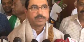 ലോക്സഭാ സീറ്റും കരാറും വാഗ്ദാനം; മുൻ എംഎൽഎയിൽ നിന്ന് കേന്ദ്രമന്ത്രിയുടെ സഹോദരനും അനന്തരവനും തട്ടിയത് കോടികൾ