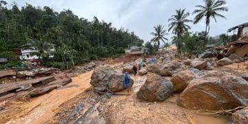 വയനാട് ഉരുൾപ്പൊട്ടൽ ദുരന്തബാധിതർ സമരത്തിന്, പുനരധിവാസം വൈകുന്നതിനെതിരെ കളക്ട്രേറ്റിന് മുന്നിൽ ധർണ