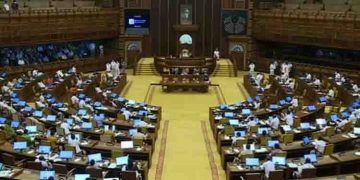 സ്പീക്കർ, പദവിക്ക് അപമാനമെന്ന് പ്രതിപക്ഷ നേതാവ്; വിഡി സതീശന് അഹങ്കാരമെന്ന് ഭരണപക്ഷം; സഭയിൽ ബഹളം