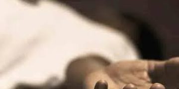 കോഴിക്കോട് സൗത്ത് ബീച്ചിന് സമീപം അടച്ചിട്ട കടയ്ക്കുള്ളിൽ യുവാവിനെ മരിച്ച നിലയിൽ കണ്ടെത്തി