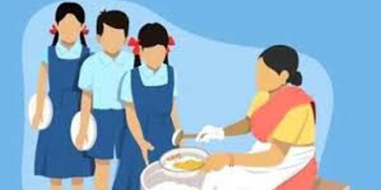 സംസ്ഥാനത്തെ സ്കൂൾ പാചക തൊഴിലാളികൾ ദുരിതത്തിൽ ;  മൂന്ന് മാസമായി ശമ്പളമില്ല