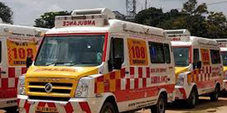 ആംബുലൻസ് ജീവനക്കാർ നടത്തുന്ന അനിശ്ചിതകാല സമരം നാലാം ദിവസത്തിൽ