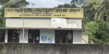 അങ്കണവാടിയിൽ മൂന്ന് വയസുകാരി കസേരയിൽ നിന്ന്  വീണ സംഭവത്തിൽ അധ്യാപികയ്ക്കും ഹെൽപ്പർക്കും സസ്പെൻഷൻ