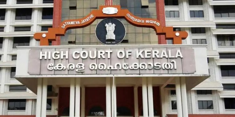 കോഴിക്കോട് ചേവായൂര് സഹകരണ ബാങ്ക് തിരഞ്ഞെടുപ്പ് ഇടക്കാല ഉത്തരവിലൂടെ സ്റ്റേ ചെയ്യണണെന്ന കോണ്ഗ്രസിന്റെ ആവശ്യം അംഗീകരിക്കാതെ ഹൈക്കോടതി