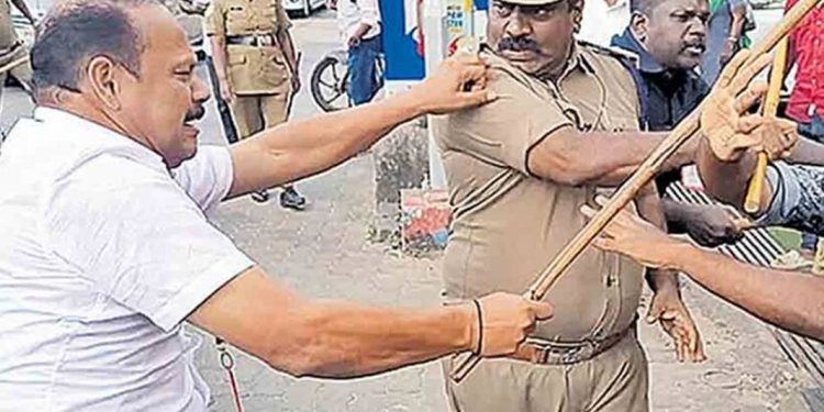 മുഖ്യമന്ത്രിയുടെ ഗണ്‍മാന്‍ യൂത്ത് കോണ്‍ഗ്രസ്പ്രവര്‍ത്തകരെ മര്‍ദ്ദിച്ച കേസ് ; തുടരന്വേഷണത്തിന് ഉത്തരവ്