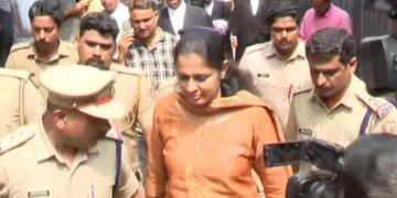 കണ്ണൂര്‍ ജില്ലാ പഞ്ചായത്ത് മുന്‍ പ്രസിഡന്റ് പി പി ദിവ്യയെ കസ്റ്റഡിയില്‍ വിട്ടു