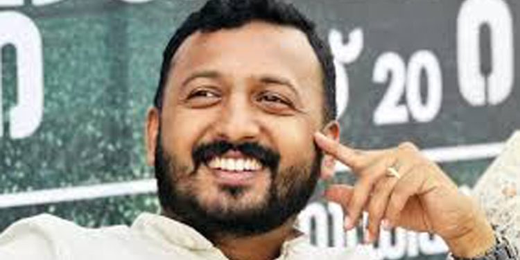 പാലക്കാട് പോലീസ് പരിശോധന ആസൂത്രിതമായ രാഷ്ട്രീയ ഗൂഢാലോചനയാണെന്ന് യുഡിഎഫ് സ്ഥാനാർഥി രാഹുൽ മാങ്കൂട്ടത്തിൽ