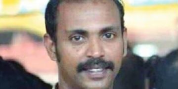 ശബരിമല തീർത്ഥാടകരുടെ കാറിടിച്ച് ബൈക്ക് യാത്രക്കാരനായ പോലീസ് ഉദ്യോഗസ്ഥൻ മരിച്ചു