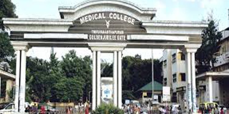 തിരുവനന്തപുരം മെഡിക്കൽ കോളേജിൽ ചികിത്സ നൽകാൻ പിജി ഡോക്ടർമാരില്ല
