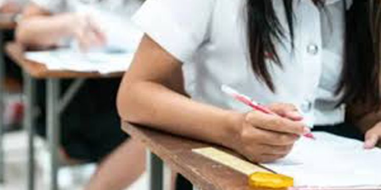 ക്രിസ്തുമസ്-അര്‍ധ വാര്‍ഷിക പരീക്ഷയുടെ ചോദ്യപേപ്പർ ചോർന്ന സംഭവം ; ക്രൈംബ്രാഞ്ച് സംഘത്തിന്റെ യോഗം അവസാനിച്ചു