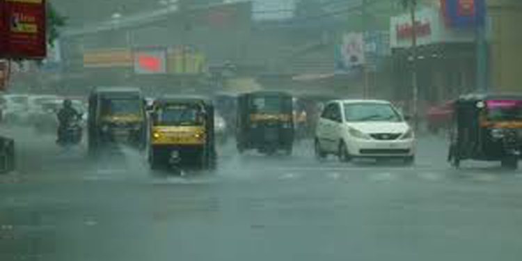 തെക്കൻ തമിഴ്നാട്ടിൽ ശക്തമായ  മഴ തുടുരുന്നു