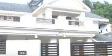 വളപട്ടണത്തെ വീട് കുത്തിത്തുറന്ന് 300 പവൻ സ്വർണവും ഒരു കോടിയോളം രൂപയും കവർന്ന സംഭവം ; തൊണ്ടിമുതൽ സൂക്ഷിച്ചിരുന്നത് കട്ടിലിനടിയിൽ അറയുണ്ടാക്കി