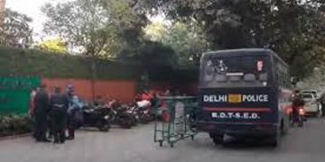 ഡൽഹിയിലെ സ്കൂളുകളിലേക്ക് ബോംബ് ഭീഷണി സന്ദേശം അയച്ചത് പന്ത്രണ്ടാം ക്ലാസുകാരനെന്ന് ഡൽഹി പോലീസ്