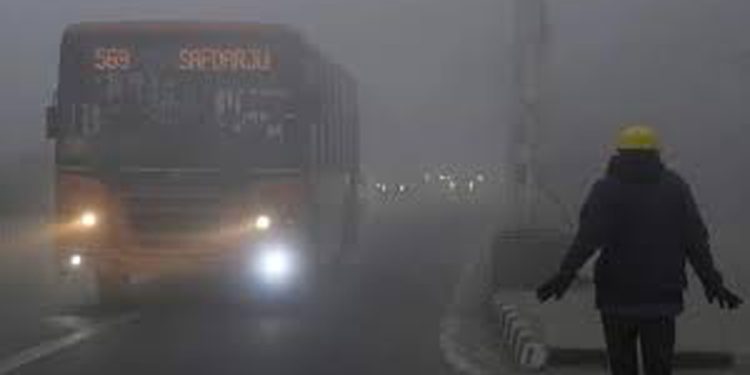 ഡല്‍ഹിയിലും സമീപ പ്രദേശങ്ങളിലും കനത്ത മൂടല്‍മഞ്ഞ്