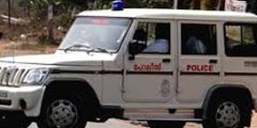 ചോറ്റാനിക്കരയില്‍  വീടിനുള്ളിൽ അവശനിലയിൽ കണ്ടെത്തിയ പെൺകുട്ടിയുടെ നില അതീവ ഗുരുതരമായി തുടരുന്നു