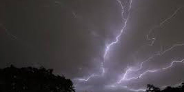 കേരളത്തിൽ ഒറ്റപ്പെട്ടയിടങ്ങളിൽ ഇടിമിന്നലോടു കൂടിയ മഴയ്ക്ക് സാധ്യതയെന്ന് കേന്ദ്ര കാലാവസ്ഥാ വകുപ്പ്