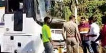 നിയമവിരുദ്ധമായി മള്‍ട്ടികളര്‍ ലേസര്‍ ലൈറ്റുകള്‍ ഘടിപ്പിച്ച് സര്‍വ്വീസ് നടത്തിയ റോബിന്‍ ബസിന് പിഴയിട്ട് എംവിഡി