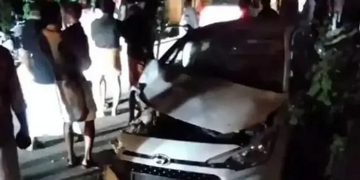 തൃശൂരില്‍ നിയന്ത്രണംവിട്ട കാര്‍ ഇലക്ട്രിക് പോസ്റ്റിലും  വീട്ടുമതിലിലും ഇടിച്ചുകയറി അപകടം; യുവാവിന് ദാരുണാന്ത്യം