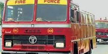 തൃശ്ശൂര്‍ കൊരട്ടി ചെറുവാളൂരില്‍ ഓടിക്കൊണ്ടിരുന്ന വാഹനത്തിന് തീപിടിച്ചു