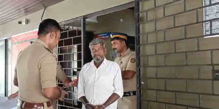 ചെന്നിത്തലയിൽ വൃദ്ധരായ അച്ഛനമ്മമാരെ ചുട്ടുകൊന്ന കേസിലെ പ്രതി വിജയനെ ചെങ്ങന്നൂർ ഫസ്റ്റ് ക്ലാസ്സ് ജുഡീഷ്യൽ മജിസ്ട്രേറ്റിന് മുന്നിൽ ഹാജരാക്കി
