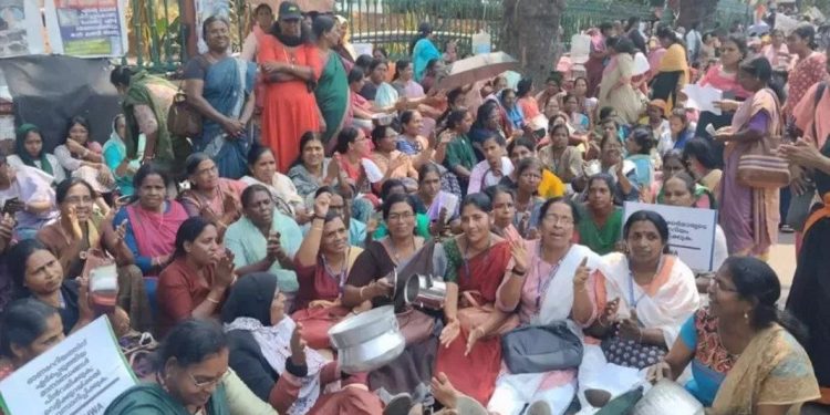 ഉറപ്പു ലഭിച്ചില്ല ; ആശ വർക്കർമാർ സമരം തുടരും