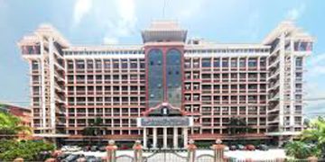 വയനാട് ഉരുൾപൊട്ടൽ ദുരന്ത മേഖലയിലെ നദികളിൽ നിന്ന് അവശിഷ്ടങ്ങൾ നീക്കം ചെയ്യുന്ന നടപടികളെന്തായെന്ന് സർക്കാരിനോട് ഹൈക്കോടതി