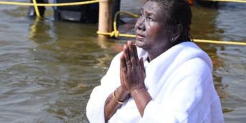 മഹാ കുംഭമേളയില്‍ പങ്കെടുത്ത് രാഷ്ട്രപതി ദ്രൗപതി മുര്‍മു
