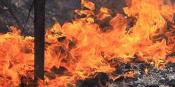 കളമശേരിയില്‍ വൻ തീപിടുത്തം ; മാലിന്യക്കൂമ്പാരത്തില്‍ തീ പടരുന്നു