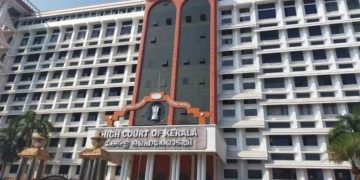 ആശാ വർക്കർമാർ നടത്തുന്ന സെക്രട്ടേറിയറ്റ് ഉപരോധ സമരത്തിനെതിരായ കോടതിയലക്ഷ്യ ഹർജി ഹൈക്കോടതിയുടെ പ്രത്യേക ബെഞ്ചിലേക്ക് മാറ്റി