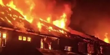 ജമ്മു കശ്മീരിലെ  സോനാമാര്‍ഗ് മാര്‍ക്കറ്റില്‍ വന്‍ തീപിടുത്തം