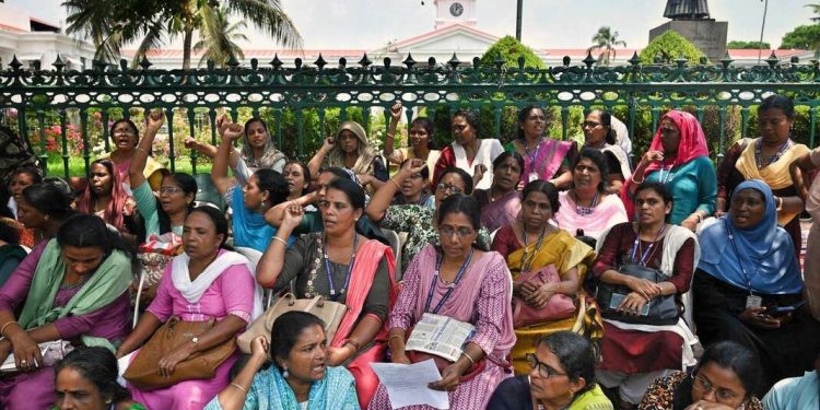 അങ്കണവാടി ജീവനക്കാർ നടത്തിവന്ന രാപ്പകൽ സമരം അവസാനിപ്പിച്ചു